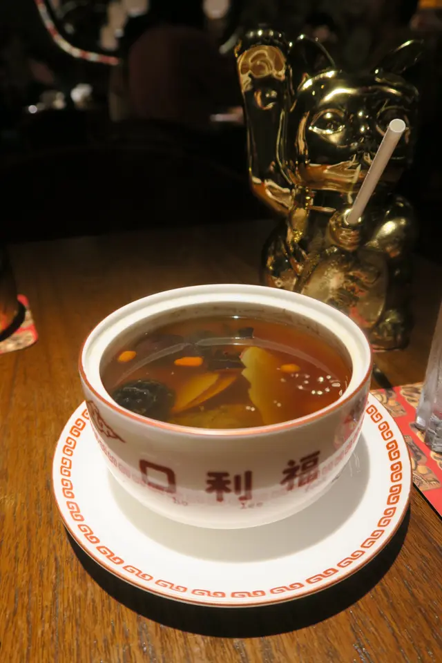 烏雞響螺火腿瑤柱燉湯