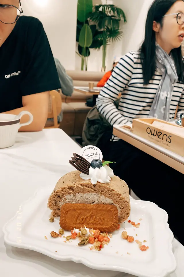 卷蛋唔會好實身，食落軟熟，再配上伯爵茶cream都唔會好膩，中間有一大嚿麻薯，不過比餅乾遮住咗