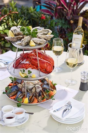 THE SEAFOOD PLATTER - The Peak Lookout in The Peak 