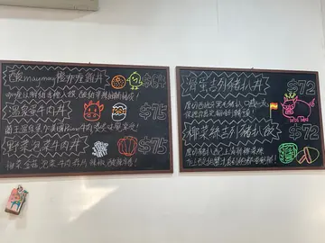 黑板上餐牌寫得很仔細、有趣😁