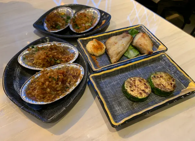 粉絲蒸扇貝和炭燒廣島蠔都大大隻