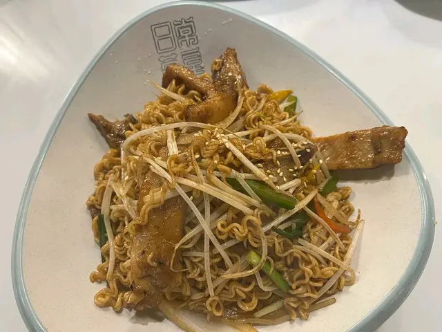 乾炒豬扒公仔麵