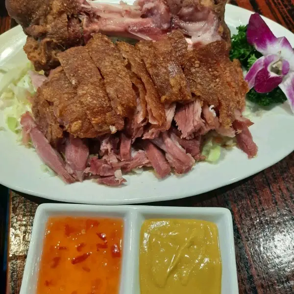 楚撚記原隻脆皮炸豬手 