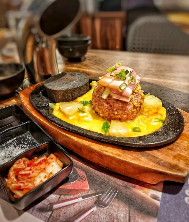 菠蘿煙肉和牛漢堡扒