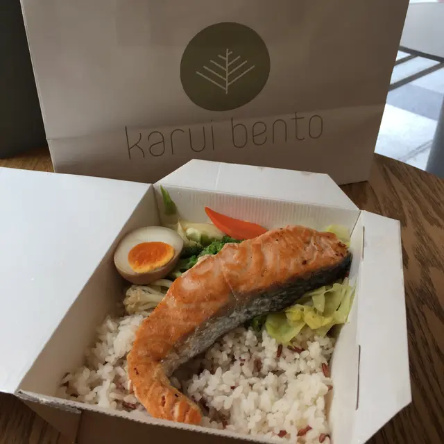 挪威三文魚配野菜便當