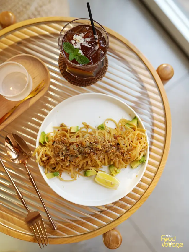 蒜香牛油果粒意粉