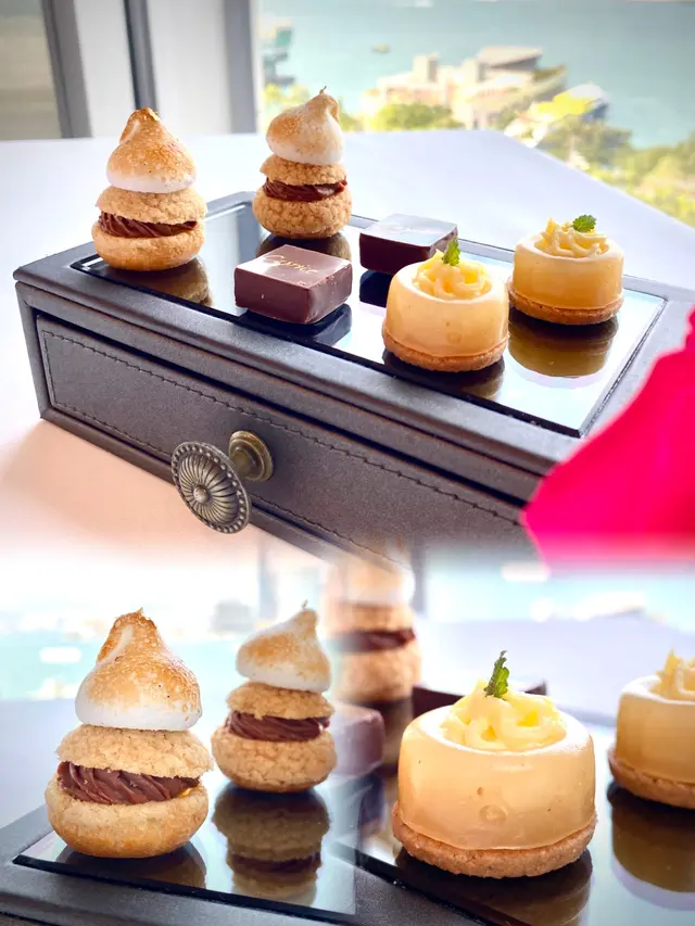 Petit Four
