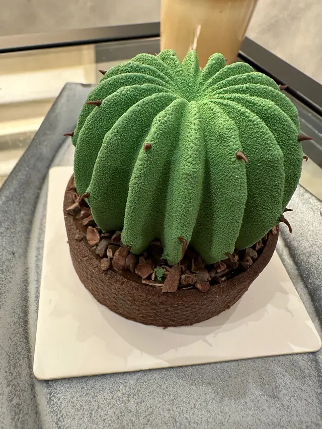 上面既Hazelnut    Mousse輕柔，配上下面濃郁既係焦糖醬，由視覺到味覺都好衝擊性，食完下次會忍唔住再點🤣😋