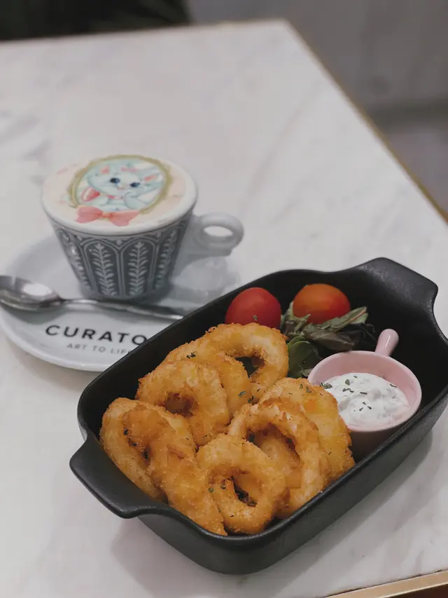 炸魷魚圈配黑松露蛋黃醬