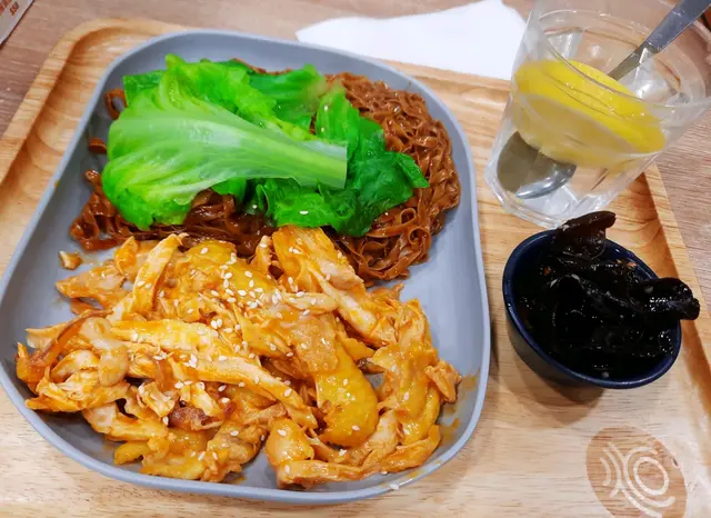 手撕雞撈麵（麻辣＆鹽焗）