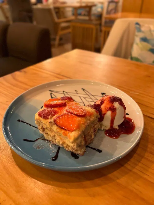 3.6  Milk  Ice-cream  with  Rose  Strawberry   Tiramisu