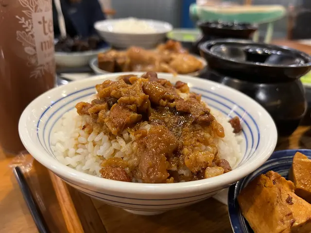 鹽酥雞排滷肉飯