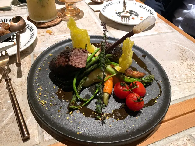 香煎鴨肝配封門牛柳