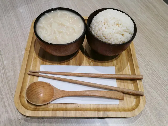 跟白飯、稻庭烏冬