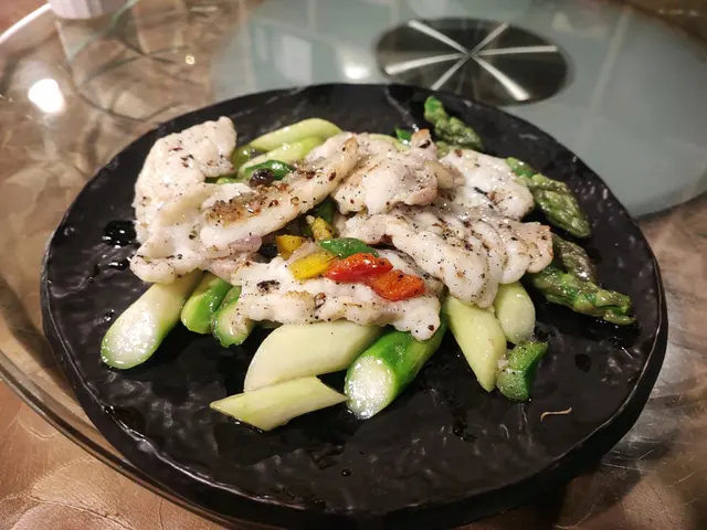 黑松露醬炒花尾躉斑球配鮮露荀