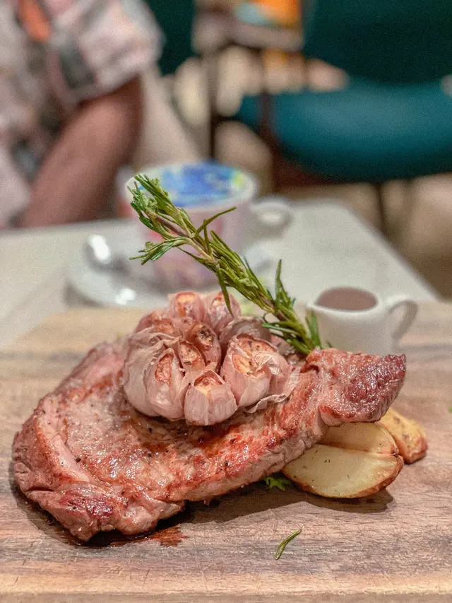 安格斯肉眼扒牛配薯角