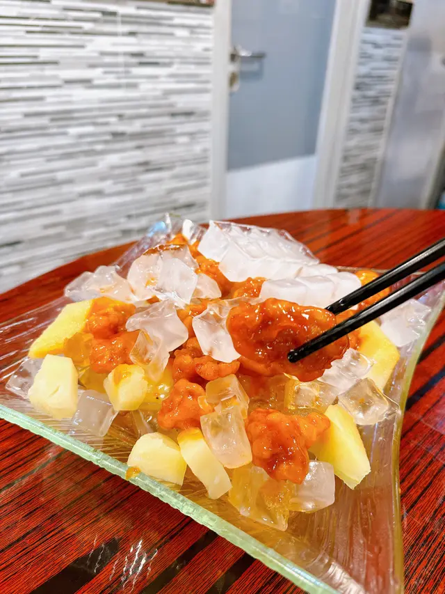 冰震脆脆菠蘿咕嚕肉