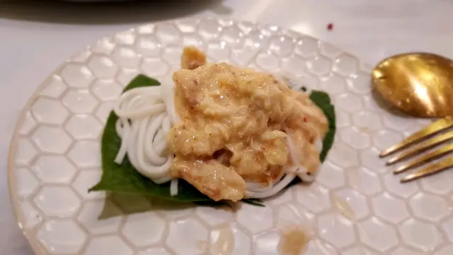 南部蟹肉白咖哩伴米葉