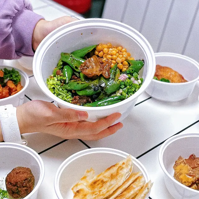 依碗份量都幾足,青椒🫑下仲有唔少肉肉添!