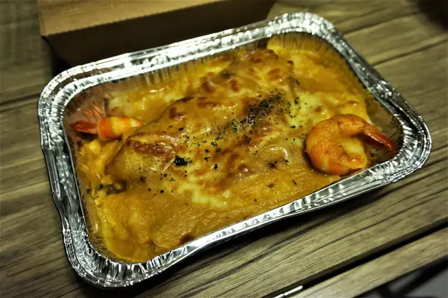 芝士焗南瓜汁海鮮飯