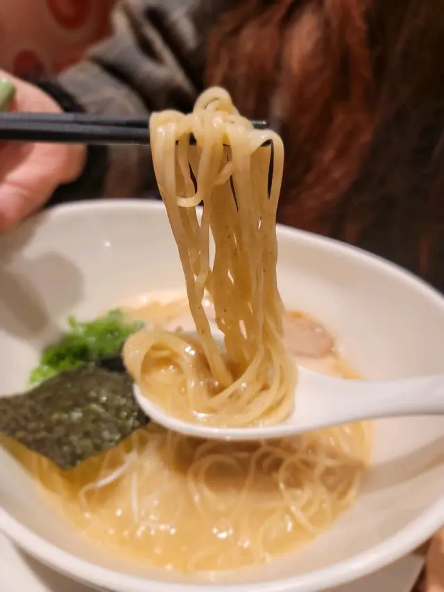 白豚骨拉麵$115