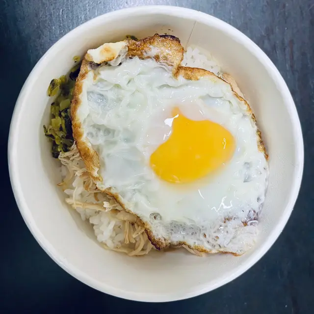 爆蛋雞肉飯