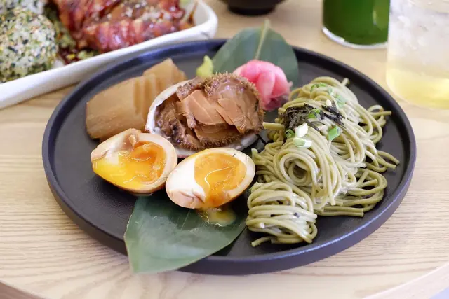 日式磯煮時令鮑魚月見蕎麥麵