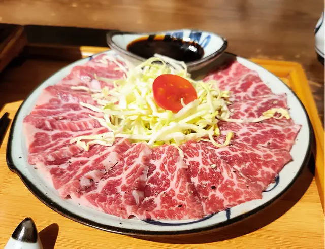 😍本人這碟上枱賣相一流👍.牛脂分佈均勻.顏色鮮艷新鮮.外型有啲似和牛👍😋😋😋