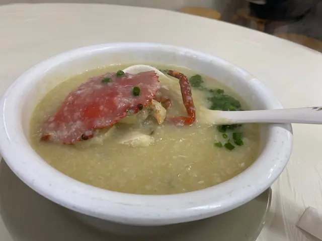 材料十足的水蟹粥