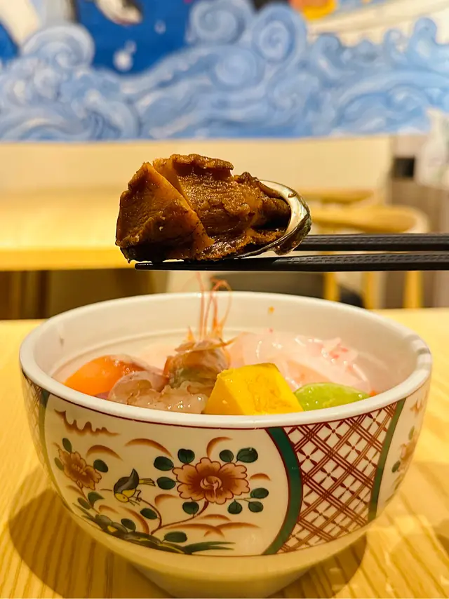 三文魚·油甘魚·磯煮鮑魚·海膽·產地直送鮮魚·三文魚籽·櫻花魷魚·赤蝦·左口魚邊·帆立貝·蟹籽·玉子燒