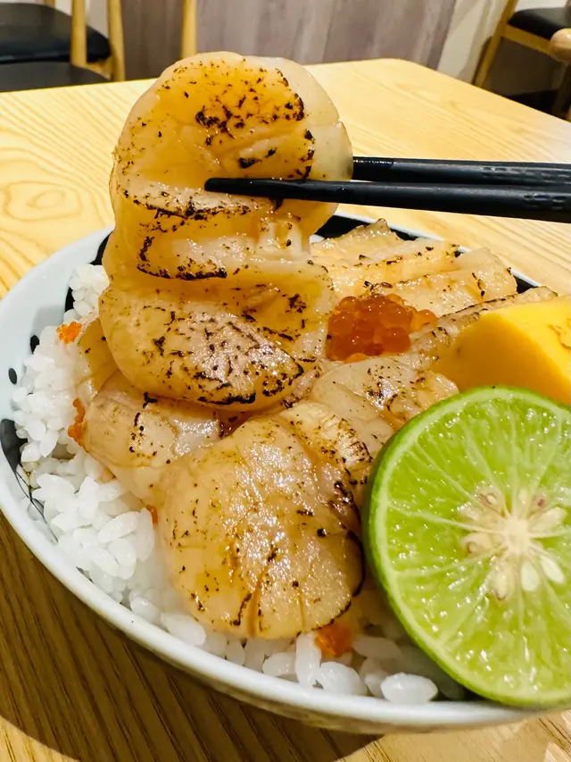 左口魚裙邊·帆立貝·三文魚籽·蟹籽·玉子燒