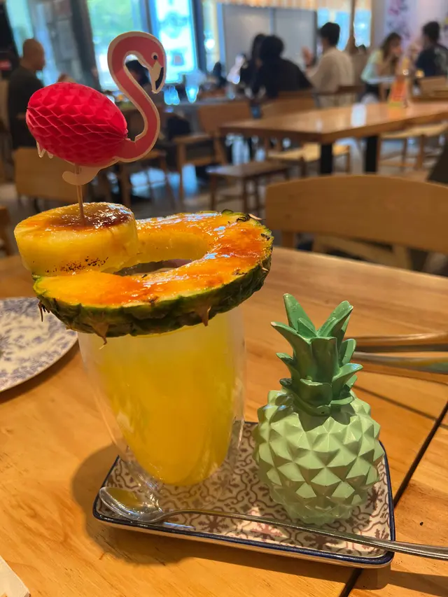 新鮮菠蘿汁汽水 不是糖漿喔