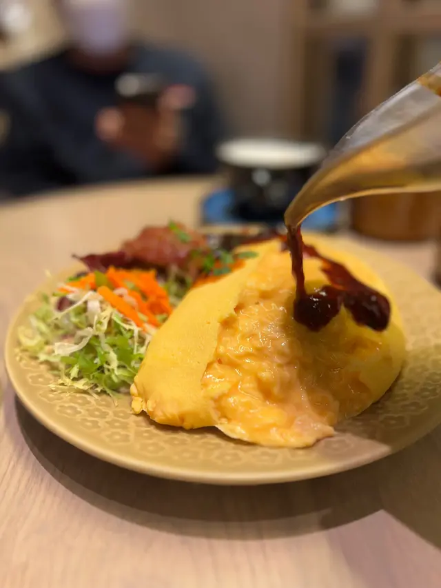 日式紅酒燉牛肉蛋包飯