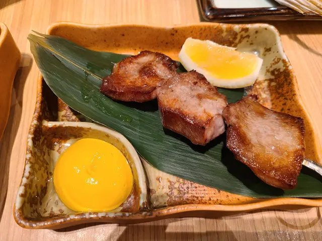 牛舌：大大件，外脆內嫩，爽口，有鹽燒味道，配合芥辣，熱辣辣