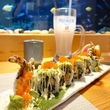 牛油果软壳蟹卷 