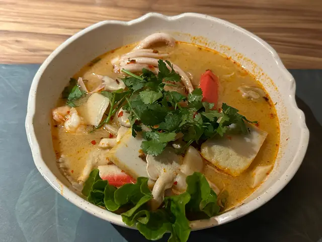 冬陰功海鮮金邊粉