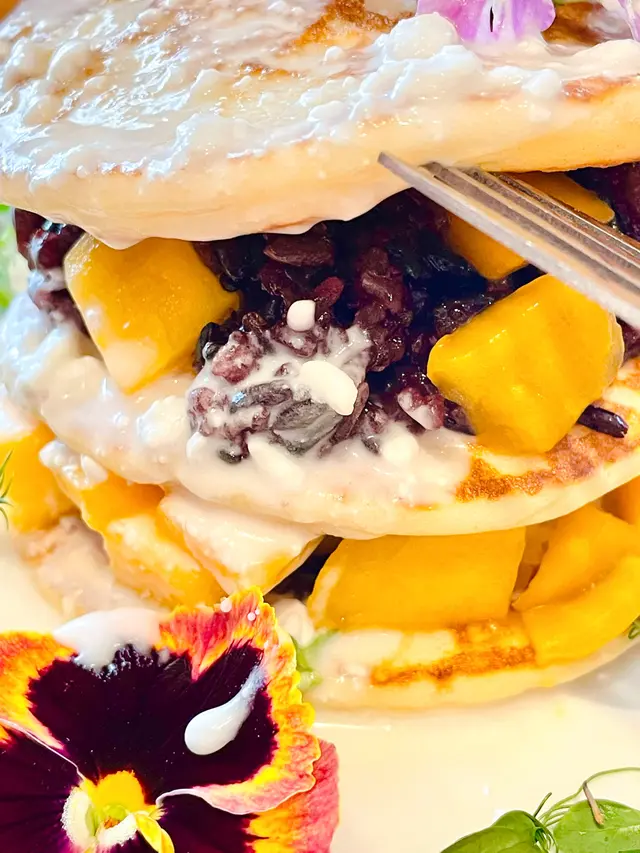 Ron Mak Mak Sticky Pancake Burger