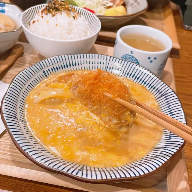 滑蛋吉列豬扒飯 