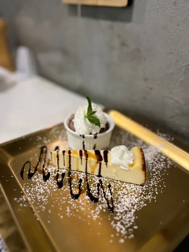 紐約芝士切餅配雪糕球