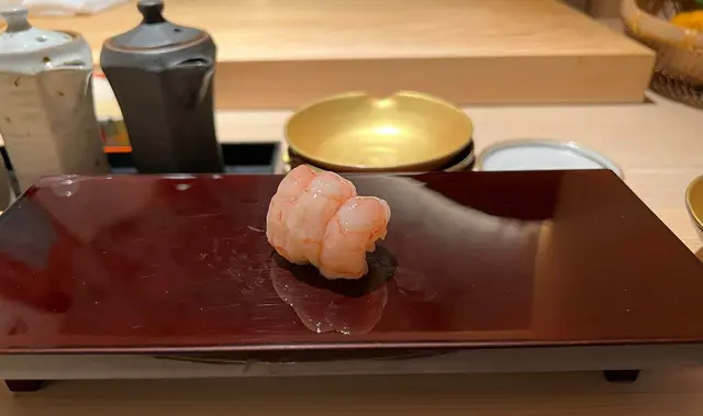 用咗三隻蝦包捲着壽司飯