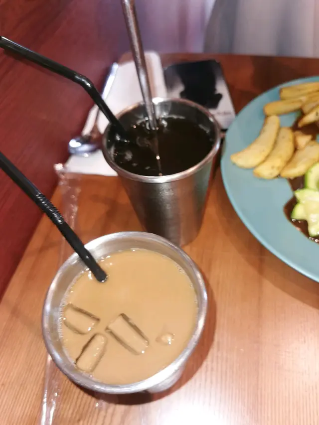 茶，奶，糖分開的奶茶