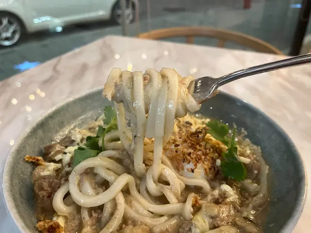 巴東牛肉”卡邦尼烏冬”