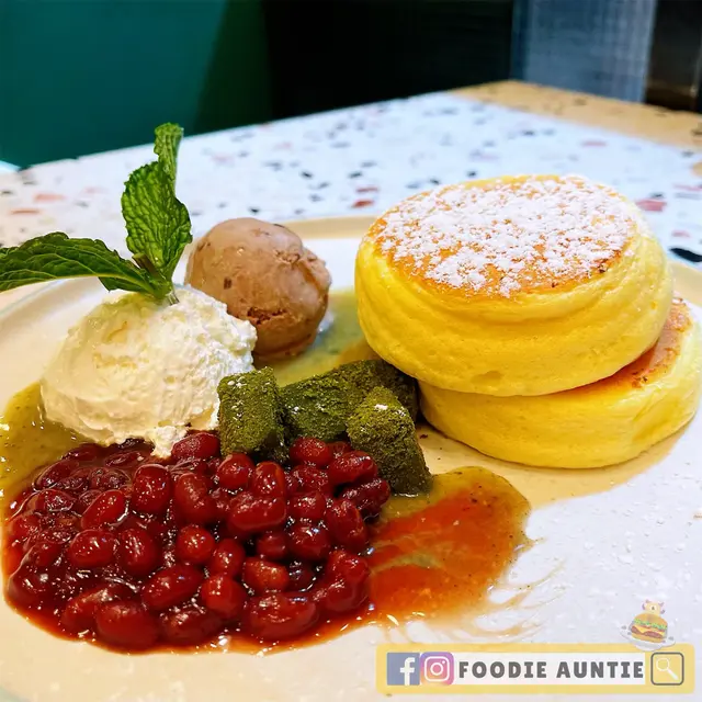 宇治抹茶疏乎厘班戟 配 朱古力雪糕