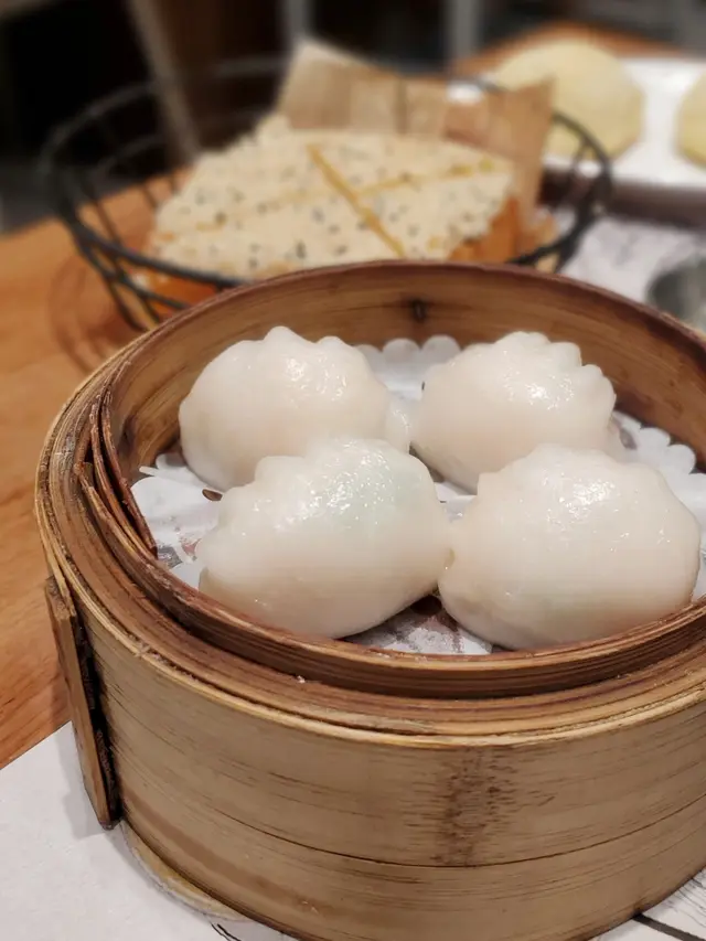 月半彎晶瑩鮮蝦餃