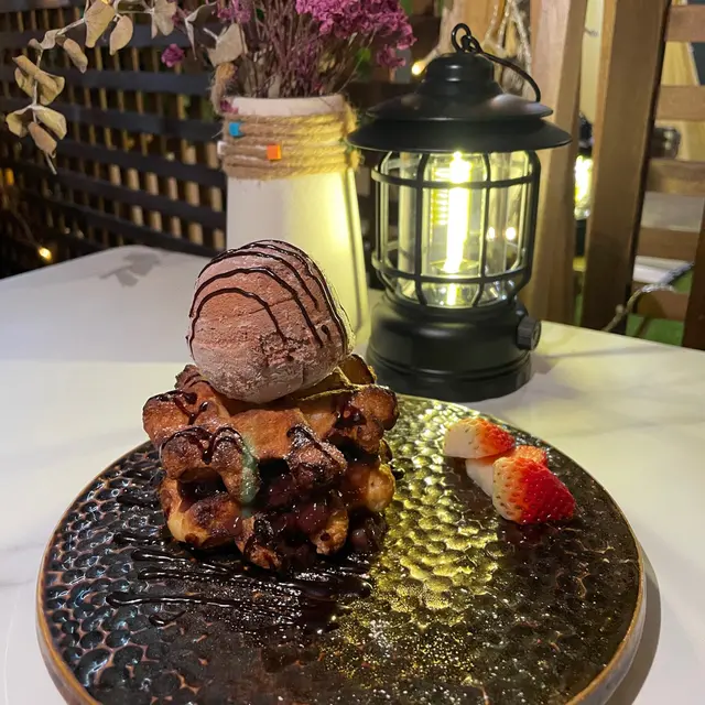 日式綠茶紅豆比利時窩夫配雪糕