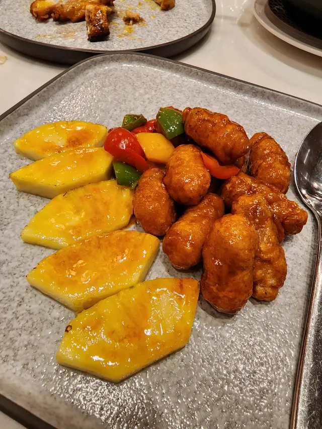 焦糖菠蘿咕嚕五花腩