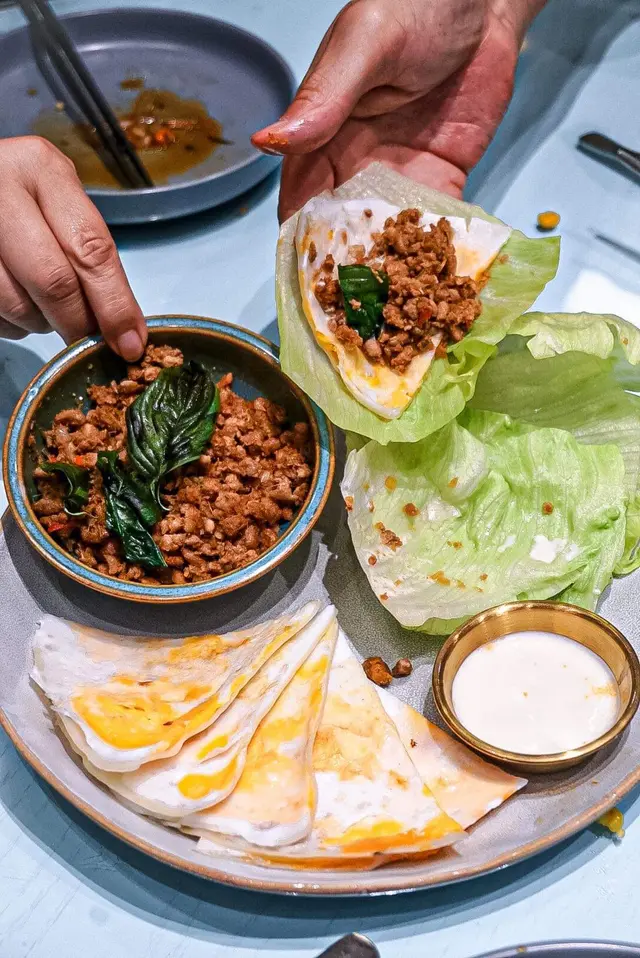 泰式肉碎生菜包蛋餅