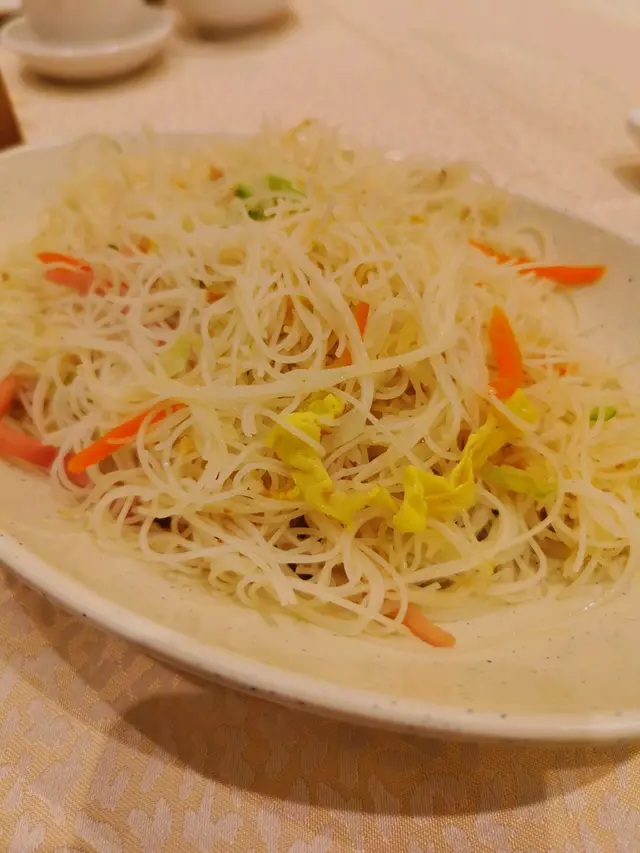 米粉和鯪魚球嚟到已經係凍哂