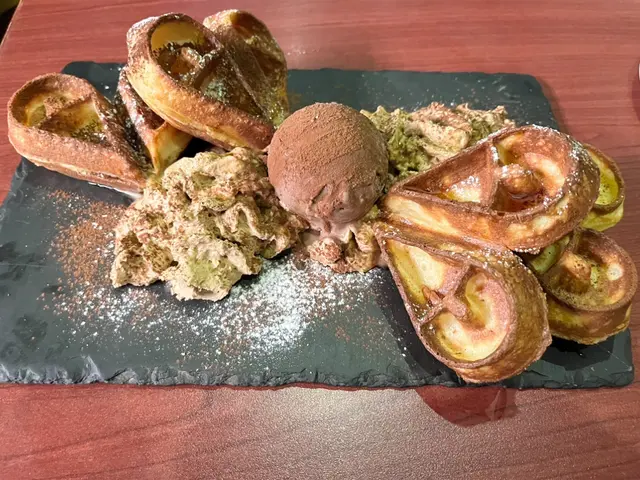 窩夫Plan B 伯爵茶忌廉、楓糖漿配特濃朱古力雪糕（全份） 