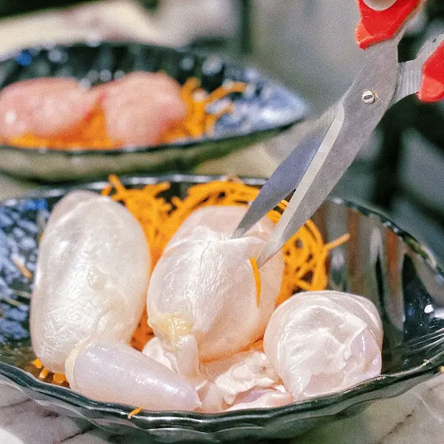 剪開後再淥,口感滑溜帶煙韌